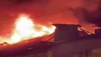 Burdur'da 2 katlı ev yandı