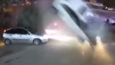 Ankara’da film gibi kaza! Otomobil uçtu, takla attı: Yaralılar var