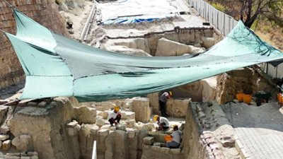 Yol kazan işçiler buldu, sevinçten havalara uçtu: Topraktan ziynet eşyaları fışkırdı!