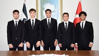 Beşiktaş 5 genç futbolcuyla sözleşme imzaladı