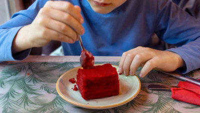 Yapay gıda boyaları bilim dünyasını alarma geçirdi! Ailelere uzmanlar uyarılarını sıraladı