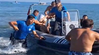 Hatay'da denizde korku dolu anlar! Deniz polisi zamanla yarıştı