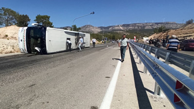 Mersin’de yolcu otobüsü kamyon ile çarpıştı! Ölü ve yaralılar var