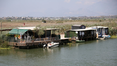 Antalya’da ‘Acısu Nehir’ kıyısında kaçak krallık! Fuhuş iddiaları ile gündeme geldi