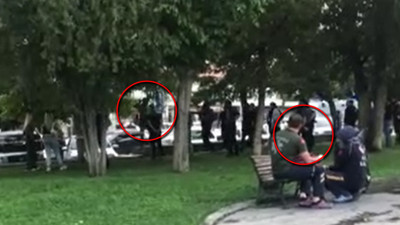 Parkta korku dolu dakikalar! Bunalımlı baba bıçağı boğazına dayadı