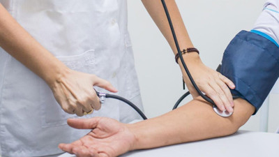 Tansiyon hastaları dikkat! Bu belirtileri sakın görmezden gelmeyin