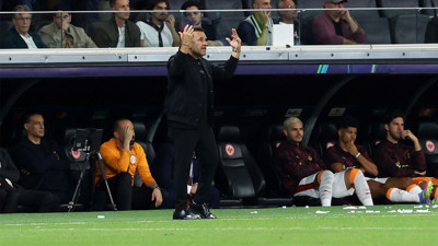 Okan Buruk'u yerle yeksan ettiler: Böyle Avrupa fatihi mi olur!