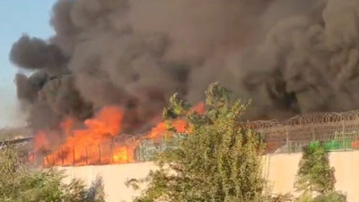 Zincir market deposunda korkutan yangın