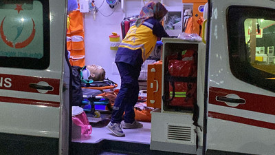 Kontrolden çıkan otomobil park halindeki 3 araca çarptı