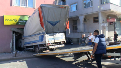 İstanbul Ümraniye’de yürek hoplatan kaza