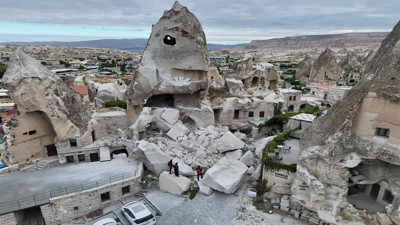 Kapadokya’nın sembolü yerle bir oldu! Peri bacası çöktü