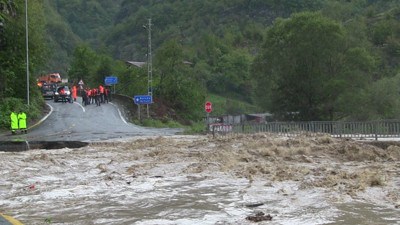 Artvin’de yol ve araziler sular altında! 6 köy yolu kapandı: Heyelan başladı