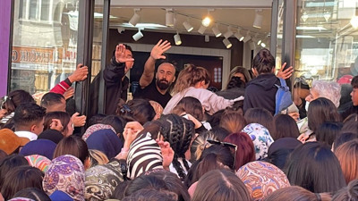 Alım gücü düşen vatandaş birbirini ezdi