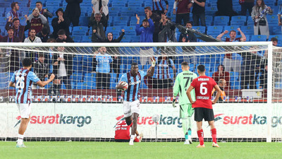 Trabzonspor'u yenilgiden Onana kurtardı! Burak Yılmaz kalp kırdı