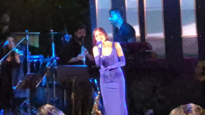 Melek Mosso konserde isyan etti: Hakkımı helal etmiyorum!