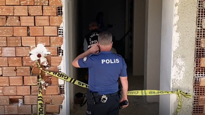 İnşaatta kalas kırıldı! Sıva işçisi yere çakıldı