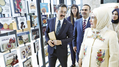 Türkiye'nin vazgeçilmez yiyeceği ABD'de kapışıldı! Bakanlık vatandaşlara dağıttı...Emine Erdoğan da yer aldı...