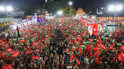 Özgür Özel Filistin'e destek mitinginde konuştu! "Trump'tan randevu dilenenler Filistin'in kardeşi olamazlar"