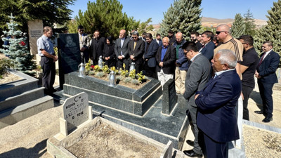 ‘Bozkırın Tezenesi’ Neşet Ertaş Kırşehir'deki mezarı başında anıldı
