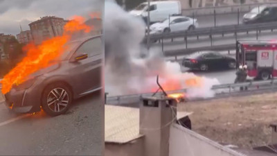 İstanbul D-100 Karayolu'nda seyir halindeki otomobil alev aldı