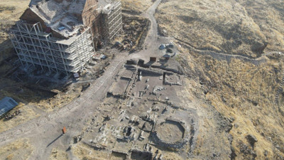 Ani’de tarihi keşif! Anadolu’nun ilk kümbeti gün yüzüne çıktı: Bakan Ersoy duyurdu