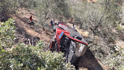 Halk otobüsü zeytinliğe uçtu! Burhaniye'de 9 kişi hastanelik oldu