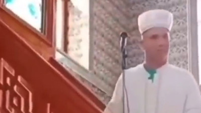 Cemaate küstü! Namazı yarım bıraktı: İmamdan beklenmedik hareket