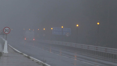 Sürücüler dikkat! Sağanak ve sis Bolu Dağı’nı felç etti: Görüş mesafesi 20 metreye düştü