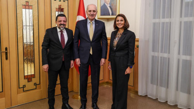 Numan Kurtulmuş 2 gazeteciyi Macaristan’da barıştırdı! Nevşin Mengü'yle Melik Yiğitel canlı yayında birbirlerine girmişlerdi