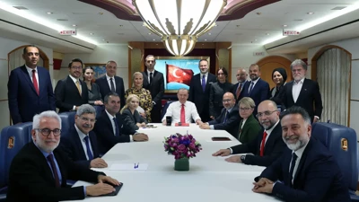 Erdoğan'ın uçağına binen gazetecilere sorular önceden veriliyor mu? Yandaş Ersoy Dede'den öyle bir açıklama geldi ki!