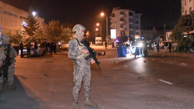 Polis yeleği giyen kişi kurşun yağmuruna tutuldu! İstanbul’da korkunç cinayet!
