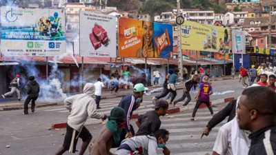 Savaş alanına dönen sokaklarda 22 kişi öldü