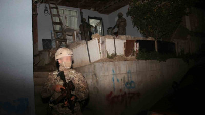 Uyuşturucu tacirlerine şok! Kocaeli’de dev şafak operasyonu: 124 gözaltı, kilolarca uyuşturucu