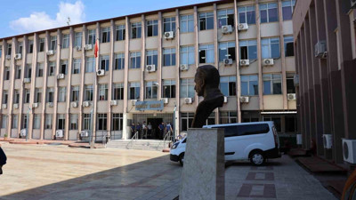 Aydın'da adliye önünde taşkınlık yapan 3 kişi tutuklandı