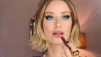 Hazal Kaya yeni yaşını böyle kutladı!