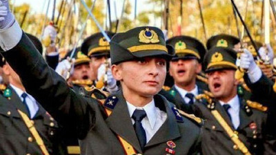 Teğmen Ebru Eroğlu'na nefret kustular! Okulu birincilikle bitirmişti...