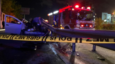 Ümraniye’de otomobil bariyere ok gibi saplandı! 1 ölü, 1 ağır yaralı