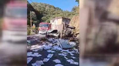 Kamyon savrulup alt yola uçtu! Sarıyer’de korkunç kaza