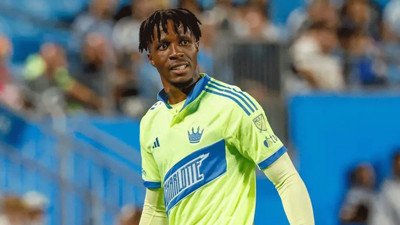 Olaylı maçın yıldızı eski Galatasaraylı Wilfried Zaha!