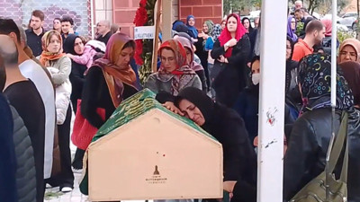 Tabuta sarılan kadın gözyaşlarına hakim olamadı! Dilovası’nda patlama hayatını kaybetmişti