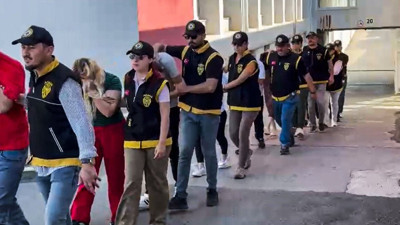 Eşlerini fuhuşa teşvik ettiler! Şebeke operasyonla çökertildi: 20 kadın kurtarıldı