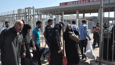 Valizini alan sınıra geldi