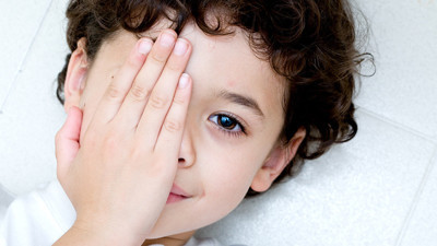 Çocuklarda göz tembelliğinin 9 belirtisi