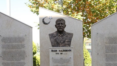 O üniversiteye, kahraman Şehit Ömer Halisdemir'in büstü dikildi