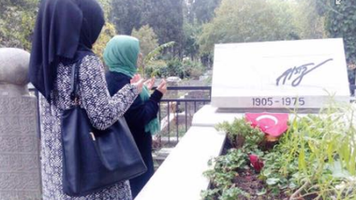 İmam Hatipliler Atsız'ın kabri başında dua etti