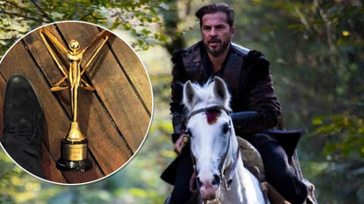 Diriliş Ertuğrul’un senaristi Altın Kelebek'i iade etti!