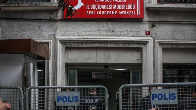 Mülteciler Geri Gönderme Merkezi'ni yaktı