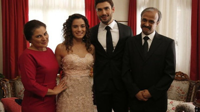 Gülümse Yeter 18. yeni bölümde Sarp Yasemin'e evlenme teklifi ediyor