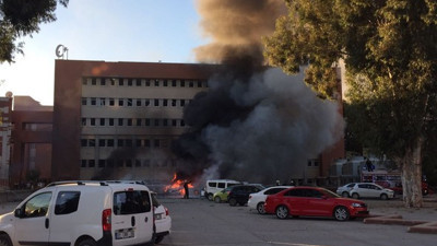 Adana Valiliği önünde patlama! 2 şehit 33 yaralı