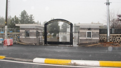 Şehitliğe bomba attılar